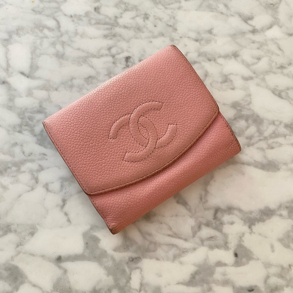 Authentic Chanel pink caviar compact wallet (Sticker present)